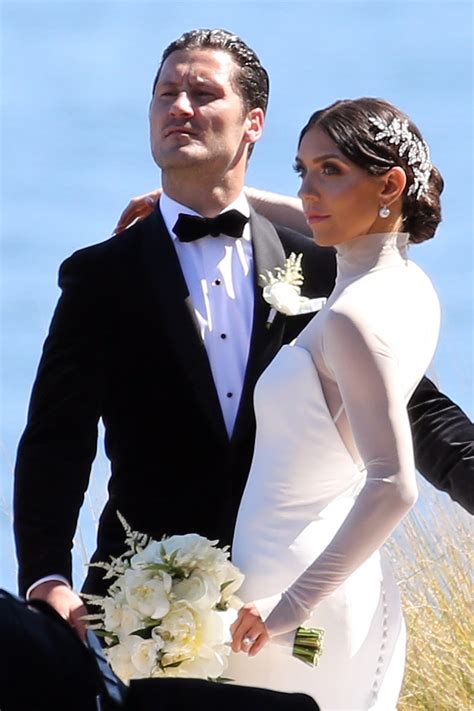 Jenna Johnson and Val Chmerkovskiys Wedding Was an Epic。